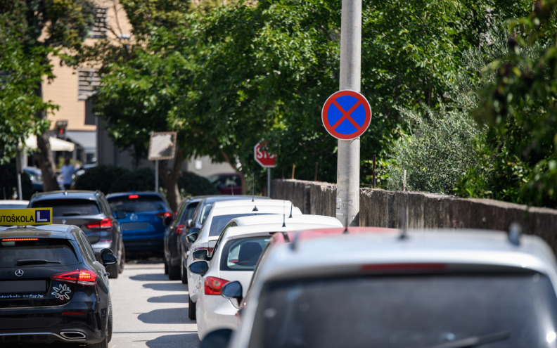 Parkira gdje tko stigne. U Zadru od lipnja gotovo 1000 nepropisno parkiranih