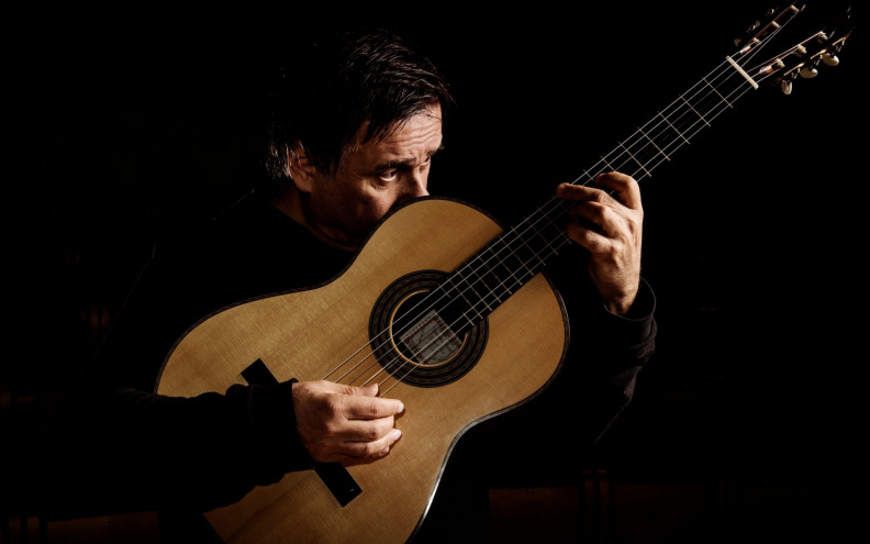 U atriju palače Cedulin nastup Edina Karamazova