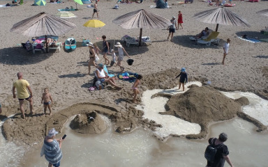 Pješčane skulpture ponovno krasile Kraljičinu plažu u Ninu