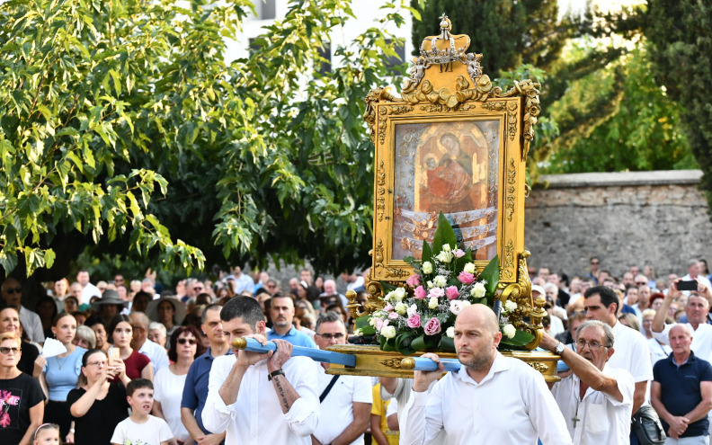 [FOTO] Nadbiskup predvodio misu na Belafuži. Uputio znakovite poruke