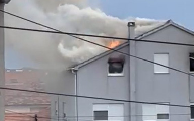 Požar na Stanovima, gori obiteljska kuća