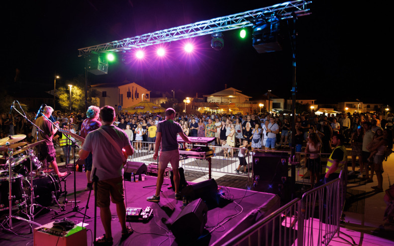 FOTO TBF priredio večer za pamćenje na rivi u Petrčanima