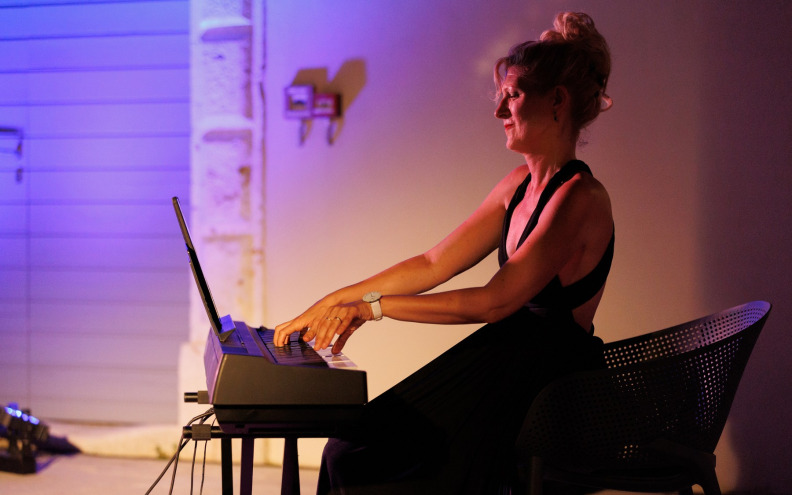 Glazbena večer svjetskih i domaćih evergreena