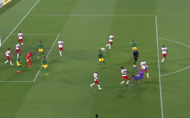 VIDEO Ovo je najljepši gol jednog vratara u povijesti! Suigrači su bili u nevjerici, kao i cijeli svijet