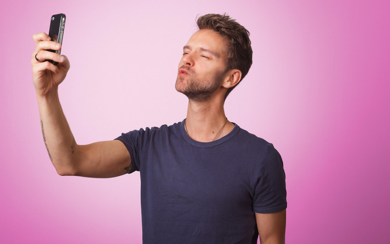 Znakovi da je osoba s online profila lažljivac