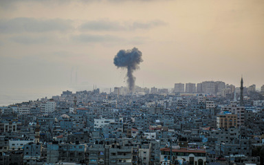 Trump istovremeno pokušava dogovoriti iduću fazu primirja i prijeti Hamasu