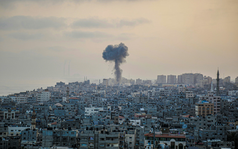 Trump istovremeno pokušava dogovoriti iduću fazu primirja i prijeti Hamasu