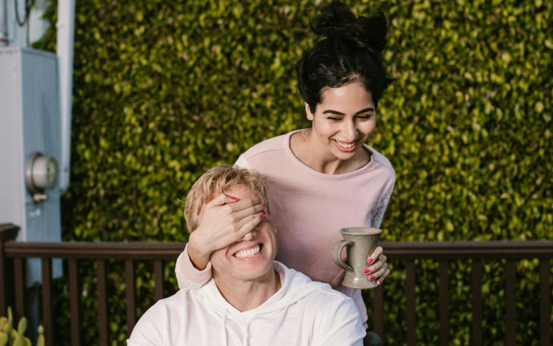 Znakovi koji otkrivaju jeste li zaljubljeni u kolegu ili kolegicu s posla