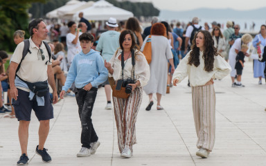 Danas pretežno oblačno i kišovito