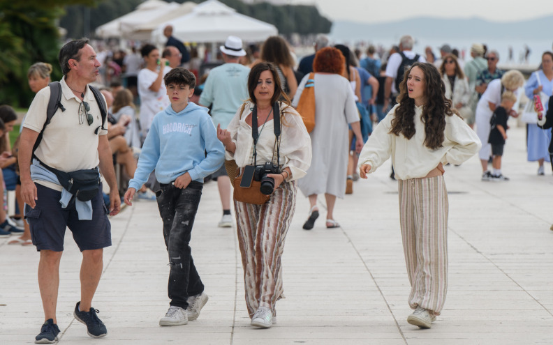 Danas pretežno oblačno i kišovito