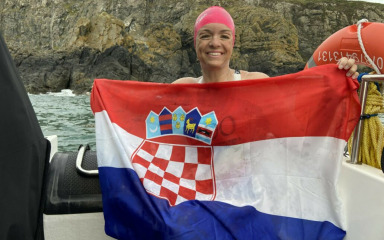 Dina Levačić uspješno otplivala oko Angel Islanda