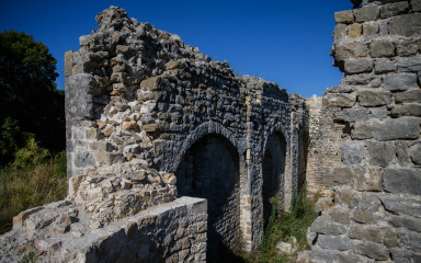 Katolička ili pravoslavna? Crkvina u Karinu Donjem i dalje predmet sporova