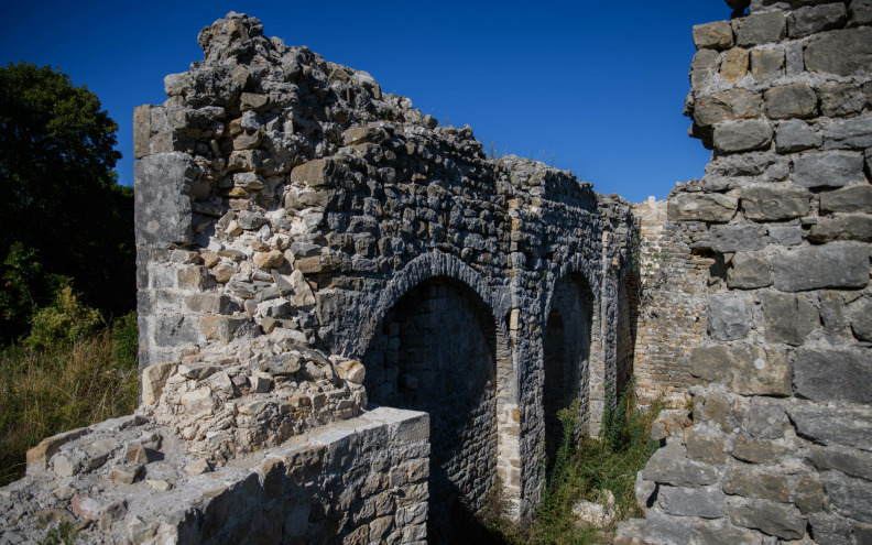 Katolička ili pravoslavna? Crkvina u Karinu Donjem i dalje predmet sporova