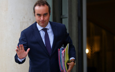 Macron bliskog saveznika imenovao novim francuskim premijerom