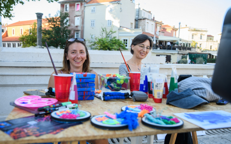 Slikari okupljeni pred Kapetanovom kulom oživjeli gradski trg