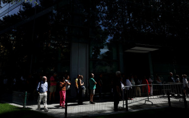 Stotine odaju počast modnoj ikoni Armaniju