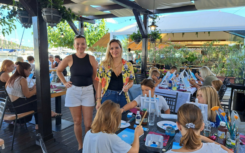 Na terasi konobe u Preku održana 9. ujedno i posljednja, kreativna likovno-gastronomska radionica »Pizza & Skica«