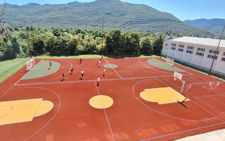 Uređeno igralište u Gračacu