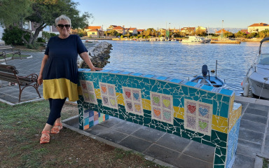 U jedinstvenom projektu i Poljana dobila mozaik klupu