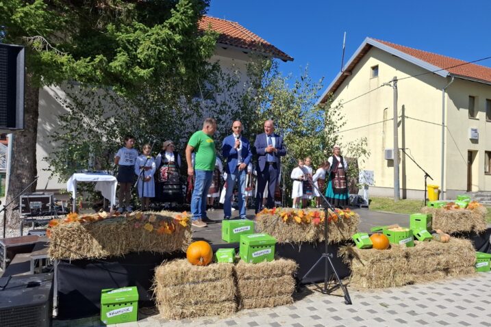 HIT MEĐU GURMANIMA Odlično uspjela manifestacija Dan sira i ličkoga krumpira