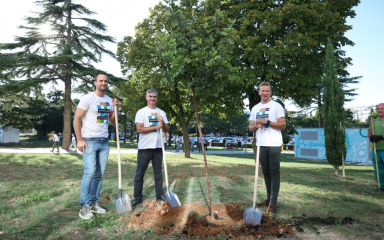 EUROPSKA NOĆ ISTRAŽIVAČA Bilaver, Faričić i Erlić zasukali rukave i posadili rogače na Novom kampusu