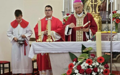 Nadbiskup Puljić blagoslovio nove postaje križnog puta u Slivnici