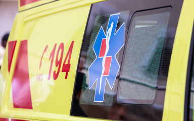 Izbodeni policajac i dalje životno ugrožen, htio zaustaviti mladića koji je prijetio svojoj obitelji