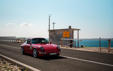 Oldtimer auto rally „100 kilometara Zadra“ uspješno održan – povijesna vozila povezala more i Liku