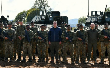 Milanović gledao vojnu vježbu kod Sunja: “Ovo je izgledalo besprijekorno”