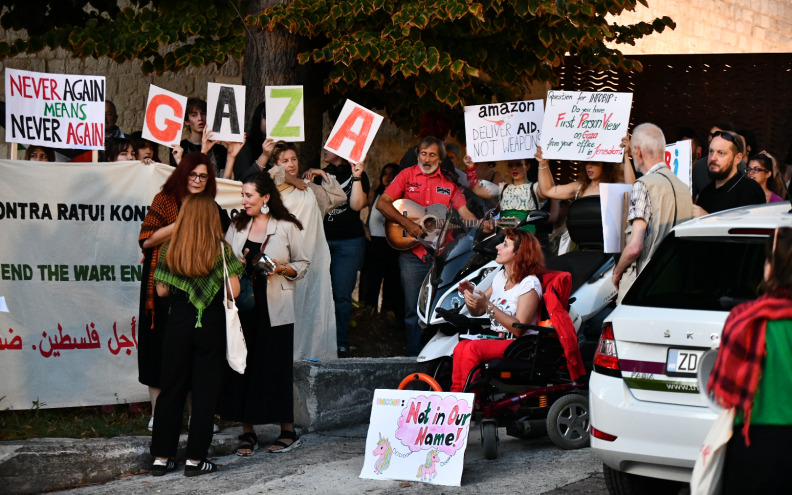 [FOTO] Prosvjednici u Zadru pozvali na prekid rata u Gazi