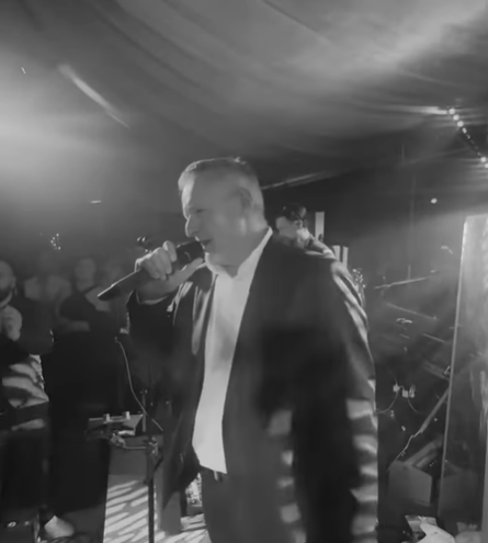 VIDEO Thompson iznenadio prisutne i na svadbi nećakinje otpjevao svoj hit