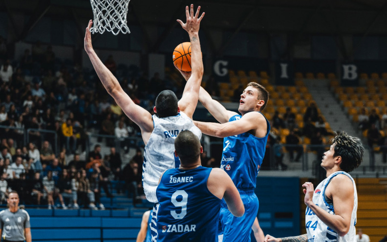 Autoritetom prvaka Zadrani prošetali Draženovim domom na otvaranju sezone