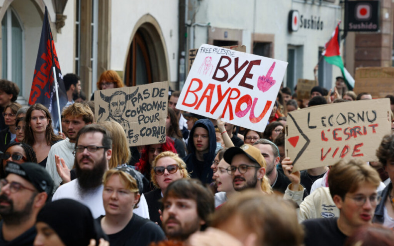 Novi masovni prosvjedi u Francuskoj, ovaj put zbog rezova socijalnih davanja