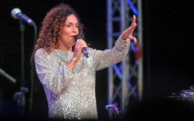 Ivana Banfić ima novu pjesmu koju potpisuje autor legendarne “Šumice”