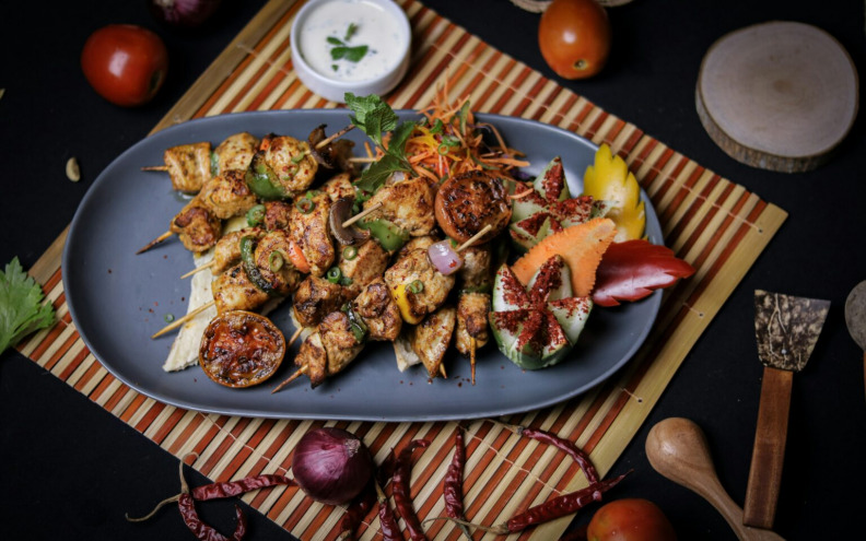 Marokanski pileći ražnjići egzotika su na tanjuru