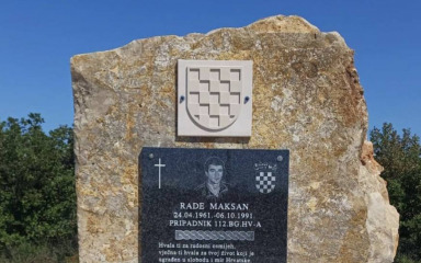 Otkriveno spomen obilježje poginulom branitelju Radi Maksanu