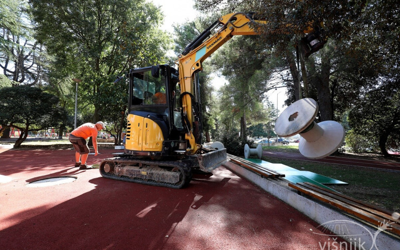 Na Višnjiku započeli radovi na obnovi terena za stolni tenis i mini košarku