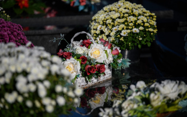 Zadar spreman za blagdan Svih svetih: Prodaja svijeća i cvijeća na 33 mjesta