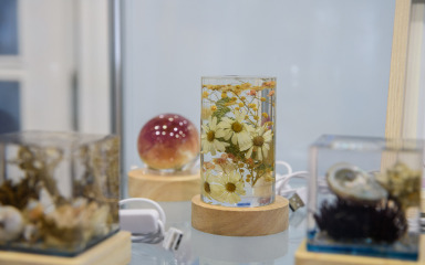 Zadranka Valentina Kučinić Šikić predstavila izložbu “Cvjetno morska rapsodija u epoksidnoj smoli”