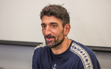 Poznati glumac gostovao u Gradskoj knjižnici Zadar: ‘Najviše sam doma – na setu’