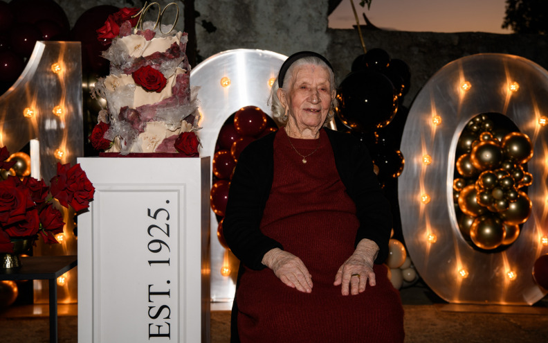 VELIKO SLAVLJE Baka Zorka iz Ruplja s najmilijima proslavila stoljeće života