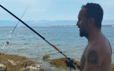 ‘Nek ide nazad. I nek’ živi’