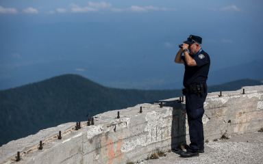 MIGRANTI ŠVERCALI MIGRANTE Sirijaci uhićeni u Kaštelu Žegarskom kažnjeni novčano i uvjetno