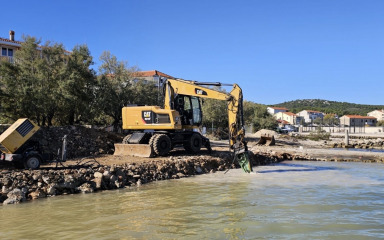 Započeli radovi na uređenju obalnog pojasa u Ugriniću