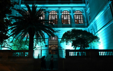 Sveučilište u Zadru zasvijetlilo u tirkiznoj boji, evo zašto