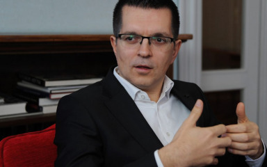 SJEĆATE SE NJEGA? Bivši saborski zastupnik živi u Indiji, posvećen je hinduizmu i Krišni