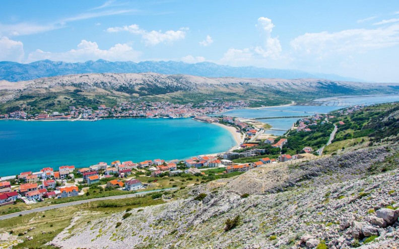 DEMANTI IZ NOVALJE: 'Uklanjanje bespravno izgrađenih objekata provodi se isključivo na plaži Katarelac...'