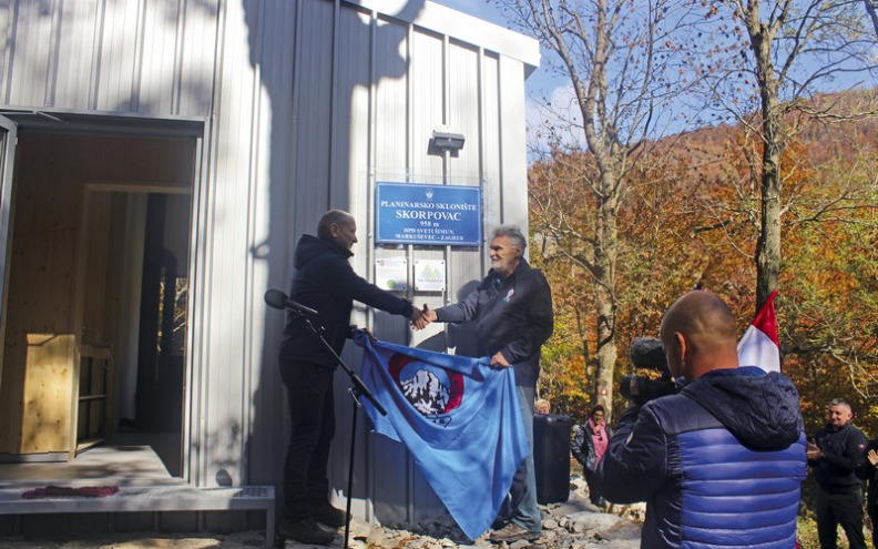 Svečano otvoreno novo planinarsko sklonište Skorpovac na Velebitu