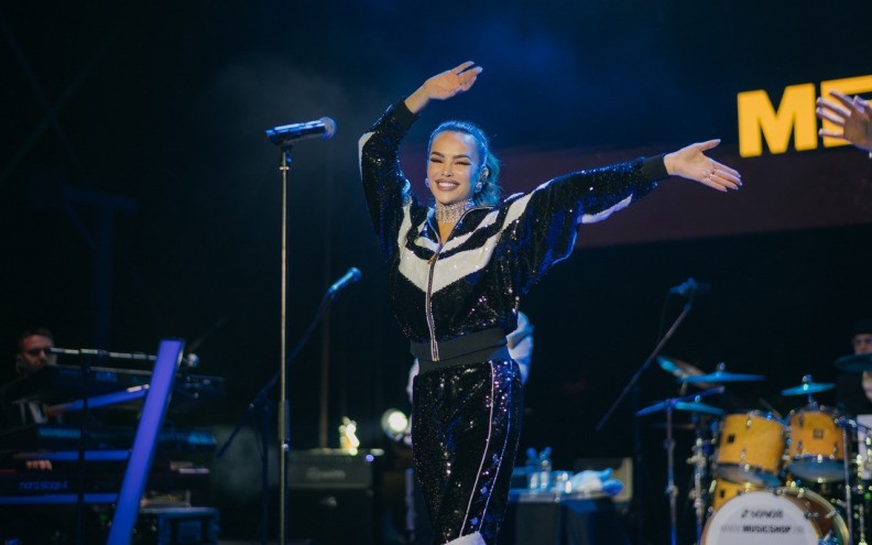 [FOTO] Metro u Zadru okupio poduzetnike i ugostitelje Dalmacije, zabavljala ih Severina