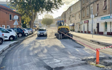 Započeli radovi na cesti ispred Poliklinike
